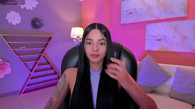 Snapshot of HannahJamesX chatting on February 18, 2025, 10:25 pm HannahJamesX online show from February 18, 2025, 10:25 pm