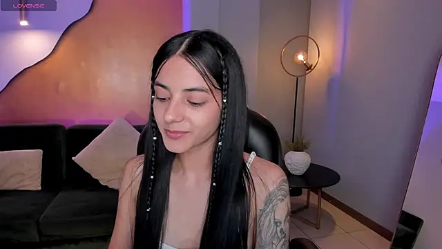 Snapshot of HannahJamesX chatting on January 21, 2025, 10:30 pm HannahJamesX online show from January 21, 2025, 10:30 pm