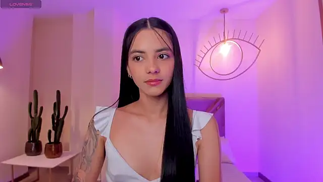 Snapshot of HannahJamesX chatting on October 3, 2025, 6:53 pm HannahJamesX online show from October 3, 2025, 6:53 pm