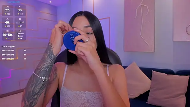 Snapshot of HannahJamesX chatting on February 5, 2025, 10:01 pm HannahJamesX online show from February 5, 2025, 10:01 pm