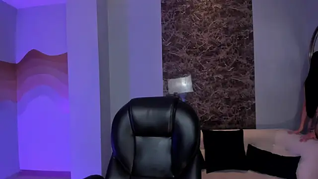 Snapshot of HannahJamesX chatting on February 7, 2025, 12:53 am HannahJamesX online show from February 7, 2025, 12:53 am