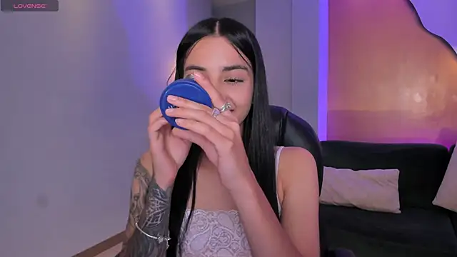 Snapshot of HannahJamesX chatting on February 20, 2025, 10:04 pm HannahJamesX online show from February 20, 2025, 10:04 pm