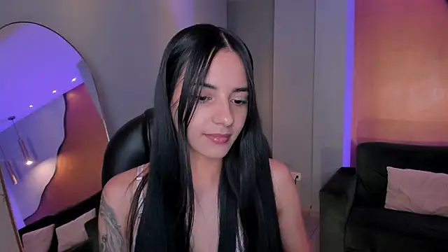 Snapshot of HannahJamesX chatting on February 20, 2025, 1:14 am HannahJamesX online show from February 20, 2025, 1:14 am