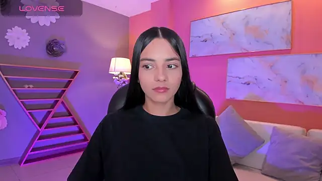 Snapshot of HannahJamesX chatting on February 18, 2025, 7:19 pm HannahJamesX online show from February 18, 2025, 7:19 pm