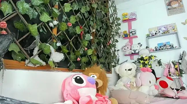 Snapshot of LunaDeCristall chatting on January 29, 2025, 5:19 am LunaDeCristall online show from January 29, 2025, 5:19 am