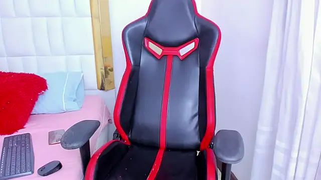 MadelineJackson online show from February 16, 2025, 5:37 am