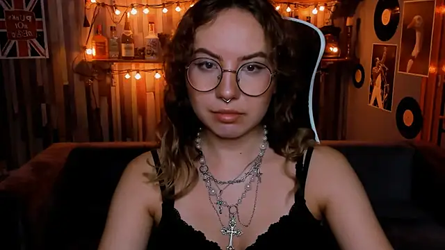JasmineMilko online show from July 16, 2026, 5:04 am