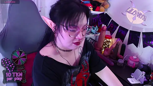 LiloMoon69 online show from November 3, 2025, 3:37 pm