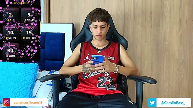 Snapshot of _CamiloBass chatting on November 26, 2025, 12:21 am CamiloBass online show from November 26, 2025, 12:21 am