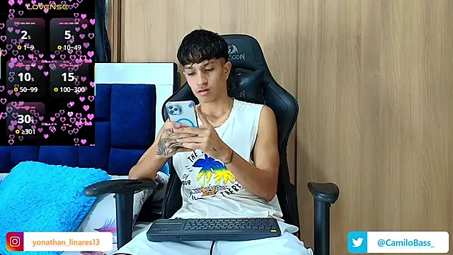 Snapshot of _CamiloBass chatting on February 15, 2026, 7:13 pm CamiloBass online show from February 15, 2026, 7:13 pm