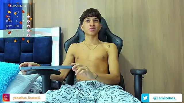 Snapshot of _CamiloBass chatting on February 8, 2025, 1:11 am CamiloBass online show from February 8, 2025, 1:11 am