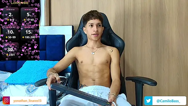 Snapshot of _CamiloBass chatting on November 21, 2025, 1:26 am CamiloBass online show from November 21, 2025, 1:26 am