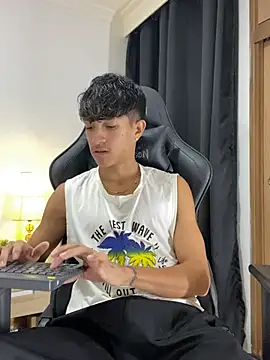  CamiloBass online show from May 14, 2026, 7:11 pm