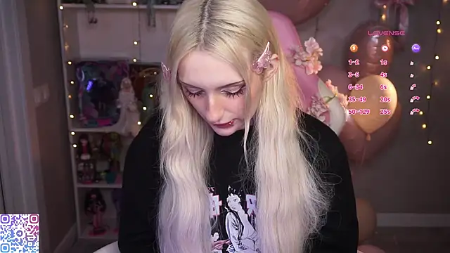 Snapshot of hikmurr chatting on April 4, 2026, 8:48 pm hikmurr online show from April 4, 2026, 8:48 pm