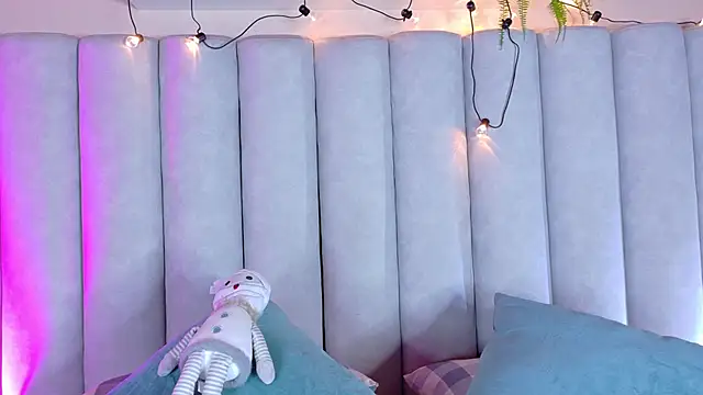 Snapshot of EngelStone chatting on September 19, 2025, 7:51 pm EngelStone online show from September 19, 2025, 7:51 pm