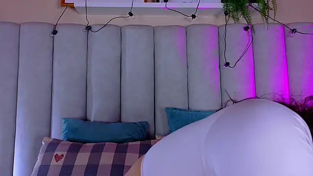 Snapshot of EngelStone chatting on October 7, 2025, 7:48 pm EngelStone online show from October 7, 2025, 7:48 pm