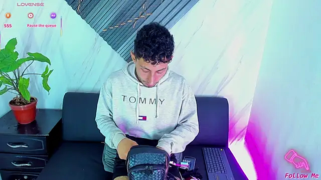 Piggy Eddy online show from November 25, 2025, 10:32 pm