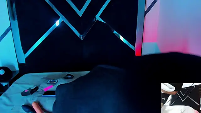 Piggy Eddy online show from September 16, 2025, 9:05 pm