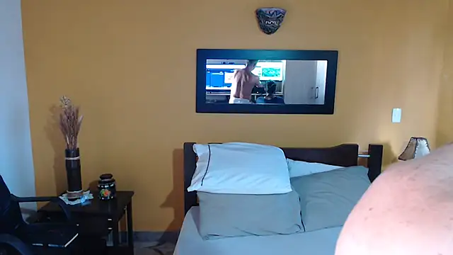 Snapshot of SaraandJuanDP chatting on February 23, 2025, 9:26 pm SaraandJuanDP online show from February 23, 2025, 9:26 pm