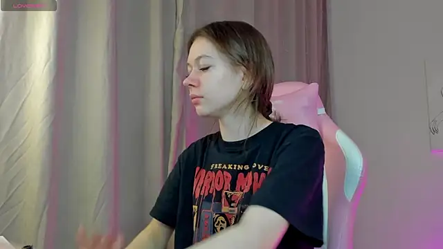 Nicole Charm online show from February 17, 2025, 9:00 pm