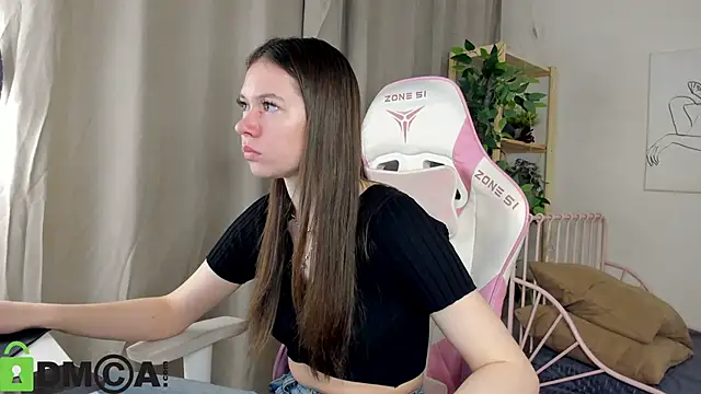 Nicole Charm online show from October 21, 2025, 9:03 pm