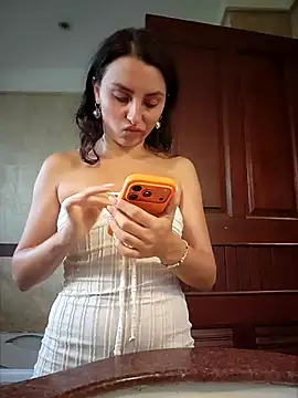 Izabella Bella online show from May 10, 2026, 7:56 am