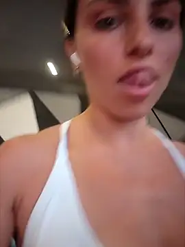 Izabella Bella online show from May 26, 2026, 2:09 am