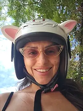 Snapshot of Izabella_Bella chatting on July 5, 2026, 4:19 am Izabella Bella online show from July 5, 2026, 4:19 am
