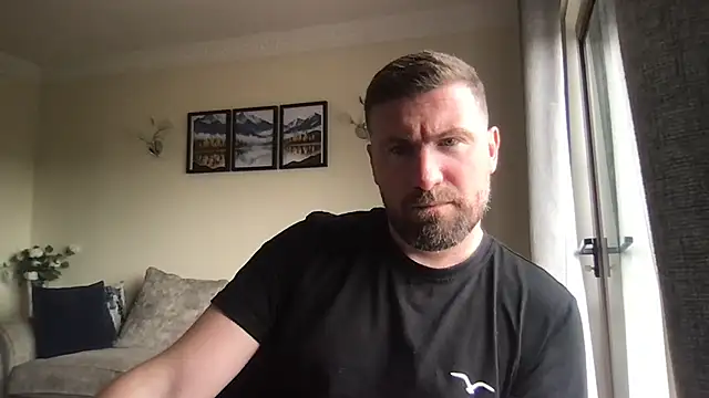 MarriedManBigCock online show from April 8, 2026, 1:01 pm