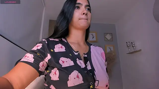 NatyFerrer  online show from May 15, 2026, 3:37 am