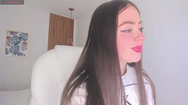 Snapshot of TiffanyWright chatting on February 1, 2026, 1:53 pm TiffanyWright online show from February 1, 2026, 1:53 pm