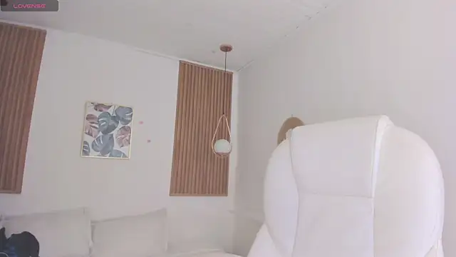 Snapshot of TiffanyWright chatting on February 13, 2026, 1:22 pm TiffanyWright online show from February 13, 2026, 1:22 pm