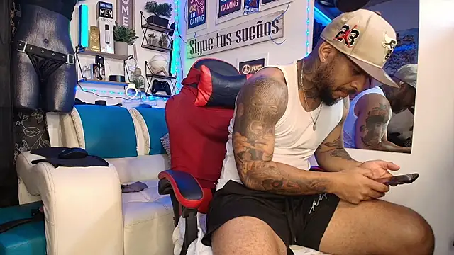 Leenar Key online show from February 26, 2026, 12:54 am