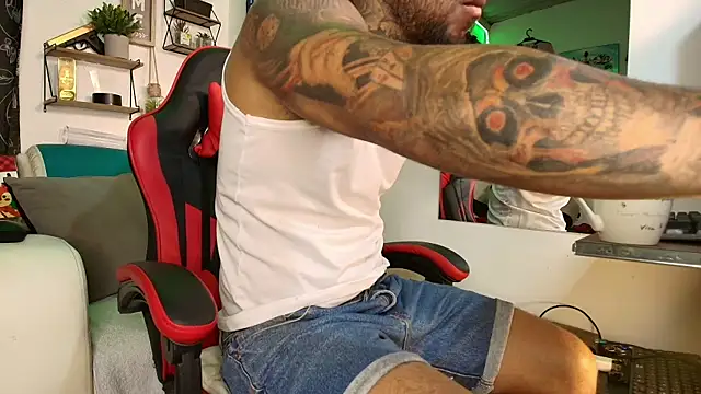 Leenar Key online show from October 31, 2025, 1:52 pm