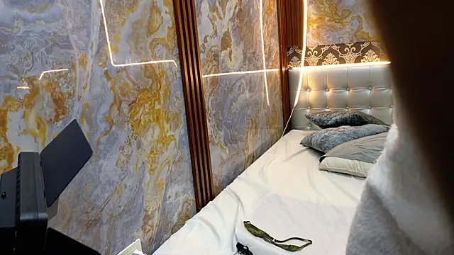  Jessi29  online show from November 21, 2025, 7:13 pm