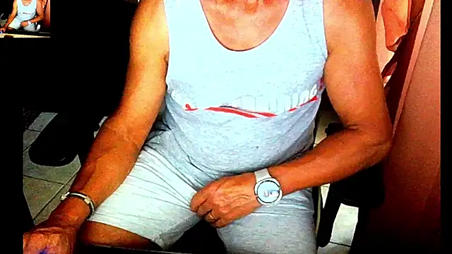 Snapshot of tamron41 chatting on August 4, 2026, 1:37 pm tamron41 online show from August 4, 2026, 1:37 pm