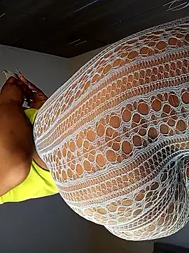 Pretty tiffany online show from December 4, 2025, 6:01 am