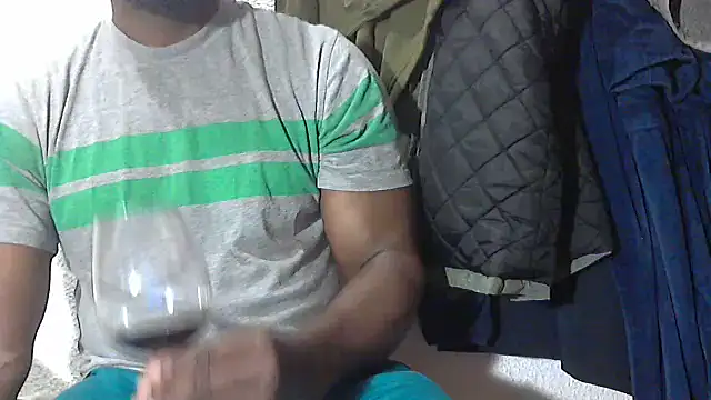 mmoiblack online show from April 14, 2026, 9:42 pm