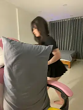 Snapshot of -rosiie- chatting on February 13, 2025, 2:20 pm -rosiie- online show from February 13, 2025, 2:20 pm