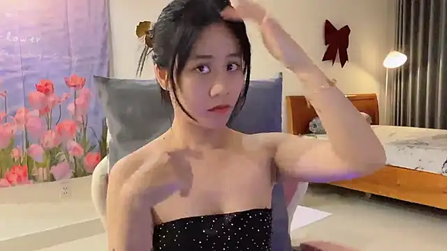 Snapshot of -rosiie- chatting on March 12, 2025, 3:13 am -rosiie- online show from March 12, 2025, 3:13 am