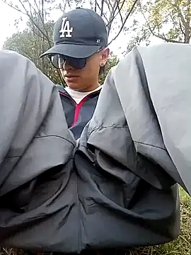 Snapshot of Cuervo_maniaco chatting on December 11, 2024, 7:36 pm Cuervo maniaco online show from December 11, 2024, 7:36 pm