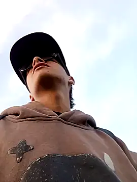 Snapshot of Cuervo_maniaco chatting on December 20, 2024, 10:43 pm Cuervo maniaco online show from December 20, 2024, 10:43 pm