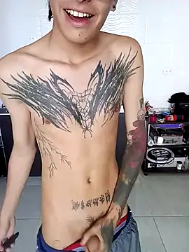 Snapshot of Cuervo_maniaco chatting on December 19, 2024, 2:24 pm Cuervo maniaco online show from December 19, 2024, 2:24 pm