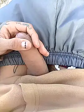 Snapshot of Cuervo_maniaco chatting on December 17, 2024, 3:38 pm Cuervo maniaco online show from December 17, 2024, 3:38 pm