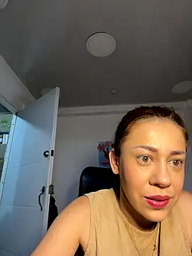 Snapshot of AnnbellaRosse chatting on September 9, 2025, 4:16 pm AnnbellaRosse online show from September 9, 2025, 4:16 pm