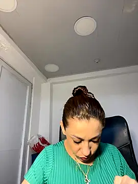 Snapshot of AnnbellaRosse chatting on October 6, 2025, 7:58 pm AnnbellaRosse online show from October 6, 2025, 7:58 pm