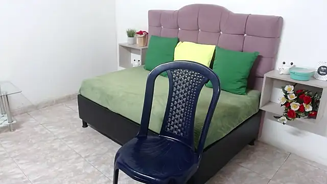 TerezaMendoza  online show from December 18, 2024, 8:36 pm