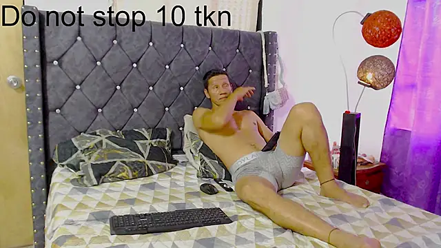 leoytessa 10 online show from February 27, 2025, 6:20 pm