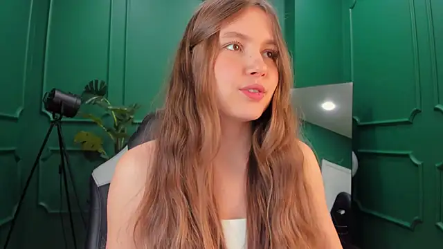 MaryannSoftt online show from February 26, 2025, 2:59 pm