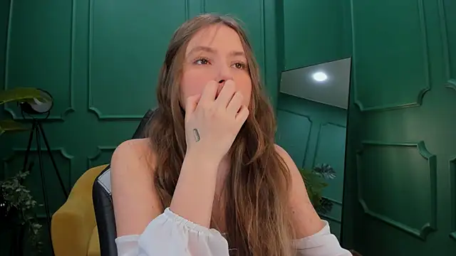 MaryannSoftt online show from January 23, 2025, 1:24 pm